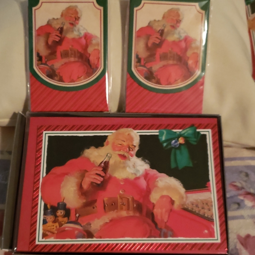 16 holiday greetings cards and 2 packets mini memo